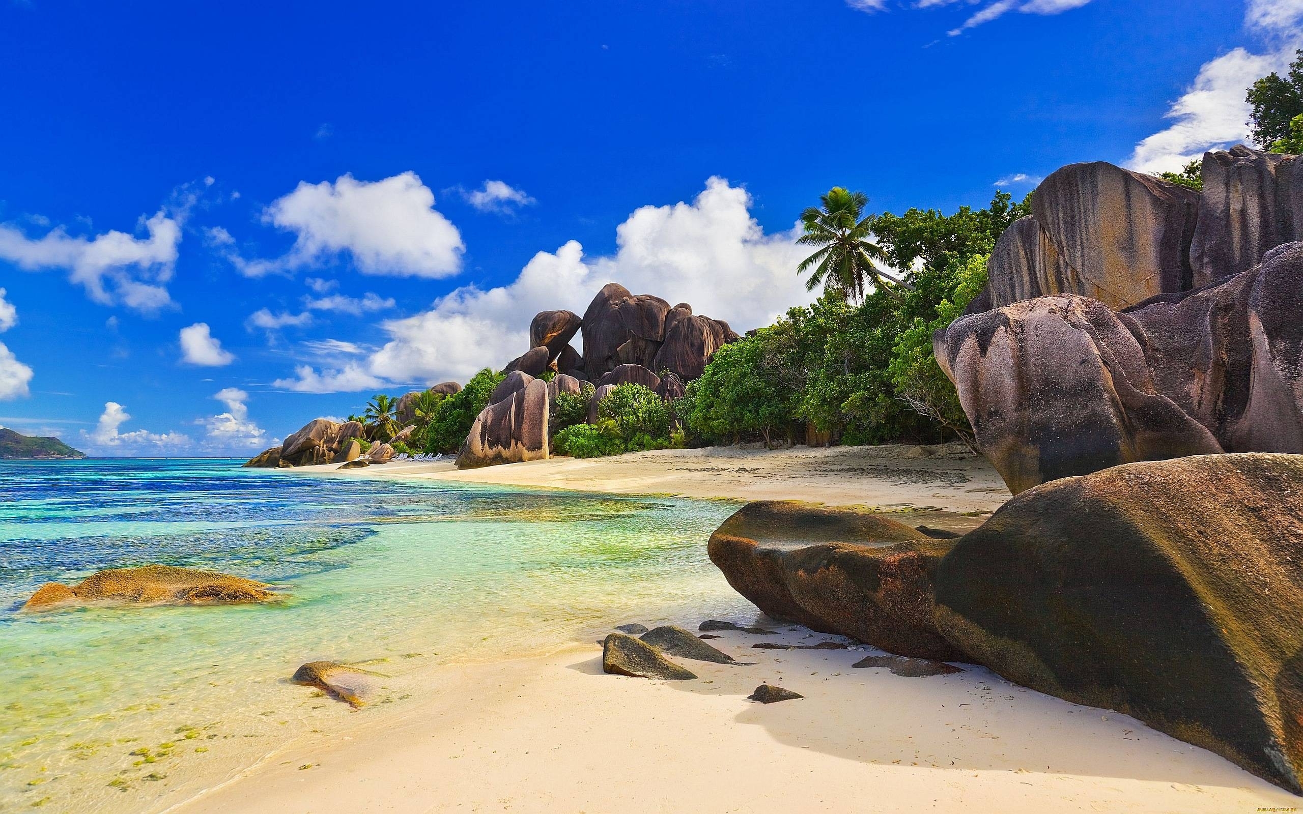 10 Most  Popular Most  Beautiful  Beaches  In The World  